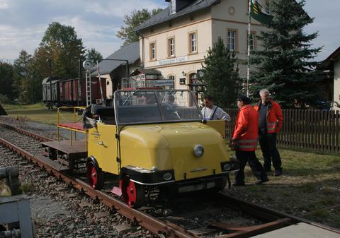 Schienentrabi im Oktober 2013 zu Besuch in Walthersdorf/Erzg.