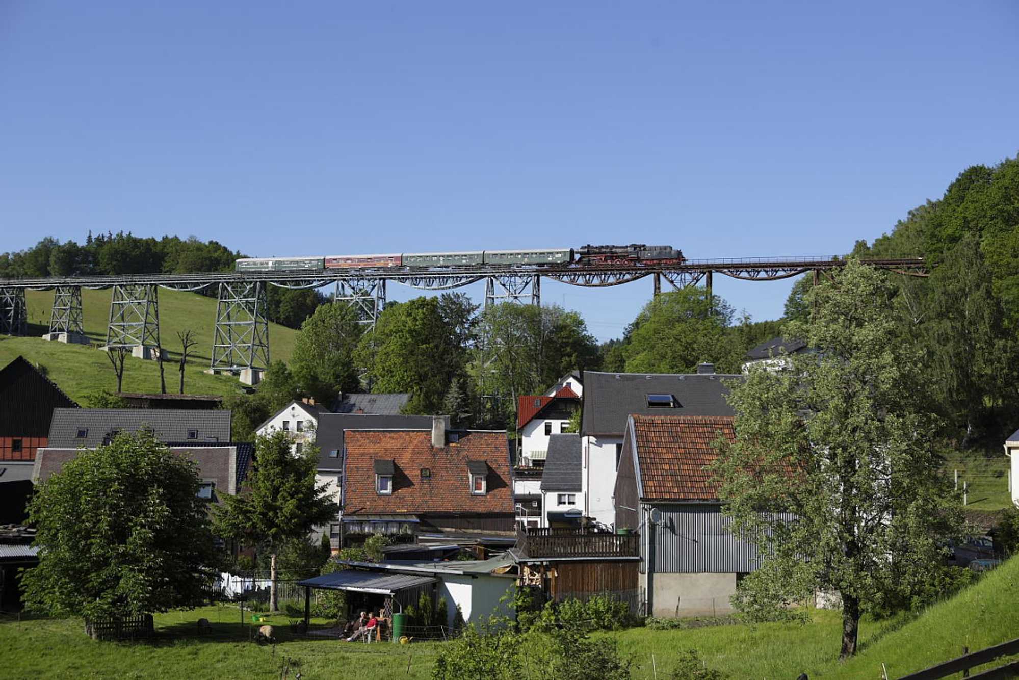Das Markersbacher Viadukt – hier am 23. Mai 2009 mit dem VSE-Zug – ist bei Fotografen beliebt, aber trägt zu hohen Streckenunterhaltungskosten bei. Wer bezahlt diese in Zukunft?