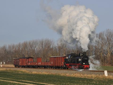 Am 25. Januar zog die Lokomotive mit ihrer alten Betriebsnummer 99 331 einen Fotogüterzug. In diesen war auch der neu beschriftete GGhw 98-02-04 eingereiht.