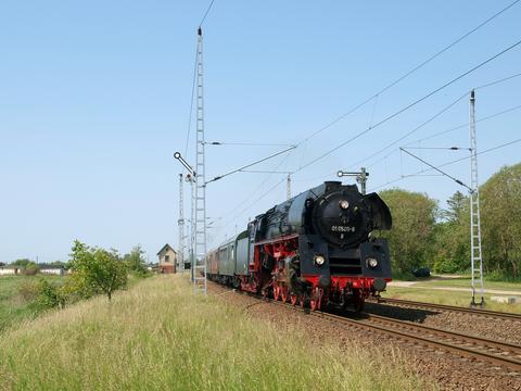 Star der PRESS-Sonderzüge ist unangefochten die Reko-01! Am 5. Juni 2011 war sie auf der Insel Rügen unterwegs.
