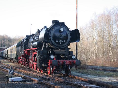 Vermutlich kommen auch 2014 wieder zahlreiche Sonderzüge von außerhalb nach Schwarzenberg. Die Zuglokomotiven werden dann im Bw Schwarzenberg beim VSE restauriert, wie auch am 18. Dezember 2013 die Leipziger 52 8154-8
