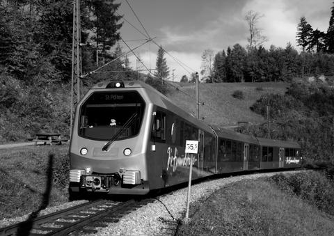 Seit 6. September 2013 war der jeweils erste Zug des Tages einer der neuen Stadler-Triebzüge. Am 8. Oktober 2013 war dazu ET2 eingeteilt. Unterhalb Winterbachs kommt er von Mariazell zurück.