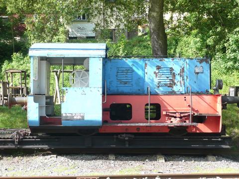 Diese seit vielen Jahren auf einem Rollfahrzeug präsentierte Regelspurdiesellok vom Typ N3 soll das Sächsische Schmalspurbahn-Museum Rittersgrün verlassen.