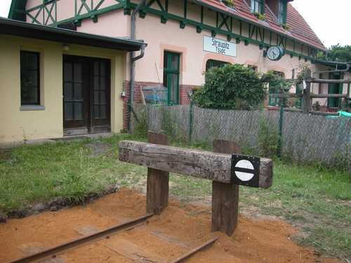 Bei der IG Spreewaldbahn e. V. in Straupitz gibt es inzwischen einen Prellbock.
