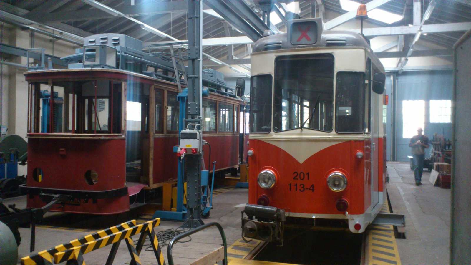 Im Straßenbahnmuseum Dresden bestand die Chance, die Arbeit des Vereins und der Werkstatt mit starker Unterstützung der Dresdener Verkehrsbetriebe in der ehemaligen Hauptwerkstatt der DVB in Trachenberge zu besichtigen.