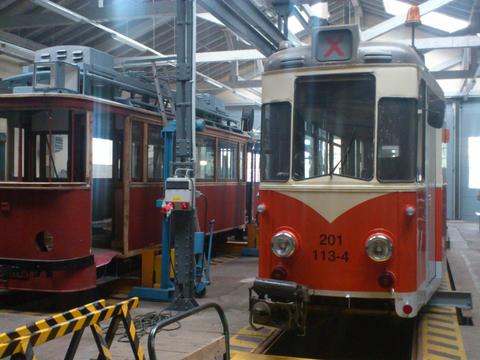 Im Straßenbahnmuseum Dresden bestand die Chance, die Arbeit des Vereins und der Werkstatt mit starker Unterstützung der Dresdener Verkehrsbetriebe in der ehemaligen Hauptwerkstatt der DVB in Trachenberge zu besichtigen.