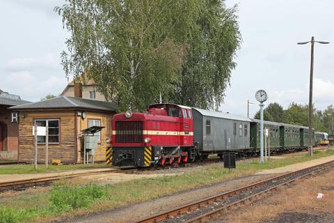 Am 12. September kam 199 013 Sven Geist vor die Kamera. Dies war einer der bisher sehr seltenen Einsätze im Schülerverkehr bei der Döllnitzbahn seit ihrer Ankunft aus Zittau.