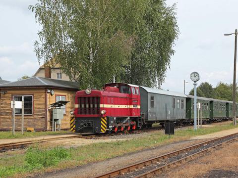 Am 12. September kam 199 013 Sven Geist vor die Kamera. Dies war einer der bisher sehr seltenen Einsätze im Schülerverkehr bei der Döllnitzbahn seit ihrer Ankunft aus Zittau.
