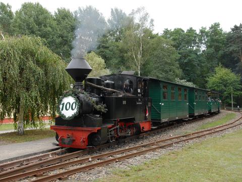 Die „Diana“ genannte 99 3312 der Waldeisenbahn Muskau feierte am 1./2. September ihr 100. Jubiläum. Mit einem Touristenzug nahm sie Frank Heilmann am 2. September im Bf Kromlau auf.