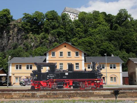 Zum Bahnhofsfest am 7. und 8. Juli 2012 kam eine IV K zurück nach Wolkenstein! Zwar in der richtigen Größe, aber nur als Silhouette erinnert sie jetzt hier am einstigen Ausgangspunkt der Preßnitztalbahn an die Schmalspurbahn nach Jöhstadt.