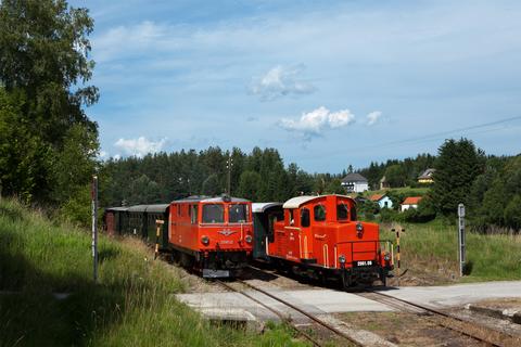 Am 24. Juni fand eine Fotofahrt auf der Waldviertler Schmalspurbahn im Stile der siebziger Jahre mit den Lokomotiven 2095.12 und 2091.09 statt, die Paul G. Liebhart bei einer gestellten Doppelausfahrt dokumentierte.