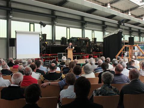 Gut besucht waren mehrere Veranstaltungen in der Ausstellungs- und Fahrzeughalle mit Fahrzeugen der Preßnitztalbahn als Kulisse.