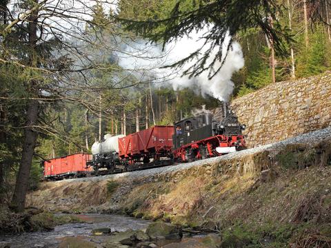 Am 14. April veranstaltete eine Gruppe von Eisenbahnfreunden auf eigene Rechnung einen Güterzugdampf im Preßnitztal mit 99 1568-7 und nutzten dabei natürlich die Möglichkeiten eines voll flexiblen Fahrplans.