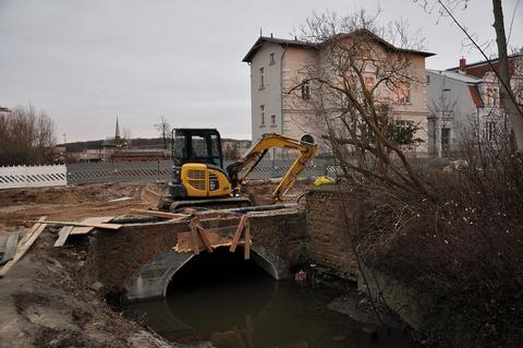 Anspruchsvolle Umfeldarbeiten im Zusammenhang mit der Sanierung der Gleisanlagen in Bad Doberan.