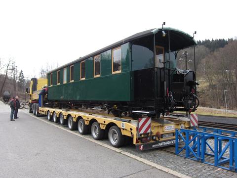 Am 11. Januar verließ der aufgearbeitete Traditionszugwagen 970-771 des Rasenden Roland nach fast 1 ½-jährigem Aufenthalt das Erzgebirge in Richtung Ostsee.