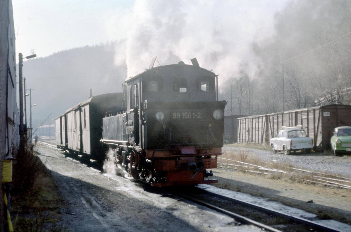 Die allerletzte Fahrt zwischen Niederschmiedeberg und Wolkenstein diente am 5. Dezember 1986 der Abholung des Einheitspackwagens 974-365, der für einen Neuaufbau im Rahmen des Rekonstruktionsprogrammes in Perleberg vorgesehen war.