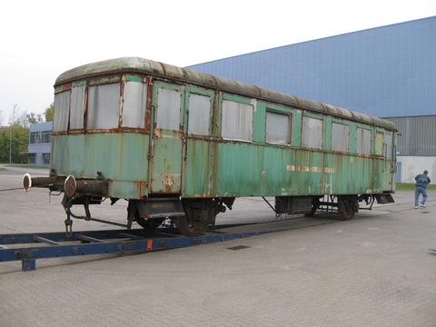 Neuzugang in Wismar: Ein originaler Triebwagen-Beiwagen aus Wismarer Produktion, hier bei seiner Ankunft aus Dortmund.