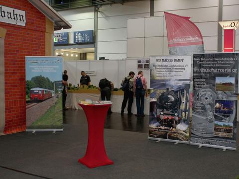Bei der „modell-hobby-spiel“ in Leipzig präsentierte sich der VSE Anfang Oktober z.B. mit neu gestalteten Werberollos gemeinsam mit der IG Preßnitztalbahn e.V.