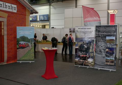 Bei der „modell-hobby-spiel“ in Leipzig präsentierte sich der VSE Anfang Oktober z.B. mit neu gestalteten Werberollos gemeinsam mit der IG Preßnitztalbahn e.V.