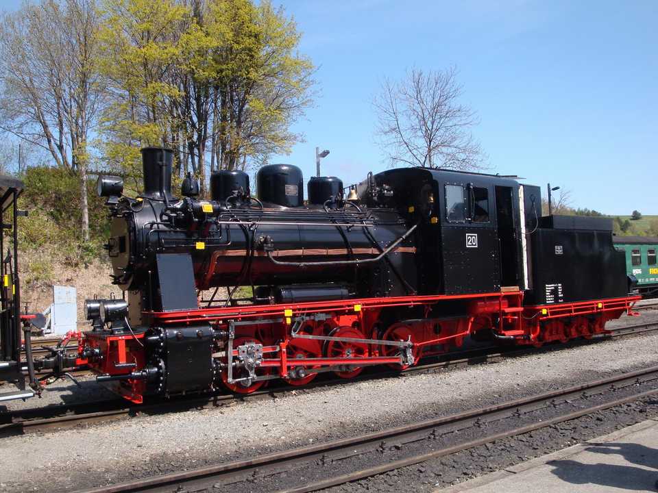 Lok 20 bei ihrer offiziellen Wiederinbetriebnahme am 6. Mai in Oberwiesenthal.