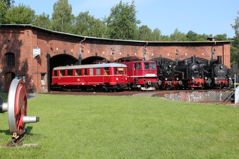 E11 001 sowie der Triebwagen VT 135 110 zählten vom 2. bis zum 5. Juni zu den Gästen der 19. Schwarzenberger Eisenbahntage.