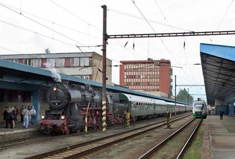 Dampfloktreffen in Eger – unter den vier Maschinen befand sich am 21. Mai auch die an diesem Tag für den VSE fahrende 52 8079 von „Dampf+“.