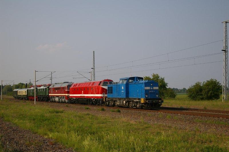 Die Rücküberführung der verschiedenen Ausstellungsfahrzeuge von der Veranstaltung „135 Jahre Ausbesserungswerk Wittenberge“ am 21. Mai beobachtete Frank Tille im Bahnhof Geestgottberg.