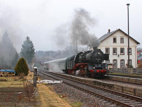 VSE-50 3616 mit Personenzug 83182 am 26. März 2011 im Bf. Markersbach.