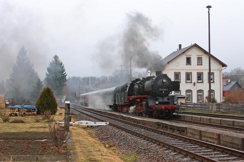 VSE-50 3616 mit Personenzug 83182 am 26. März 2011 im Bf. Markersbach.