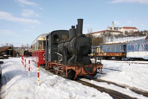 Begonnen hat im Februar 2010 die betriebsfähige Aufarbeitung der zweiten erhaltenen Original-Dampflokomotive der Härtsfeldbahn – der Lok 11. Vor der Demontage der Bh2t (Esslingen 1913/3710) entstand in Neresheim vor einem Jahr diese Aufnahme.