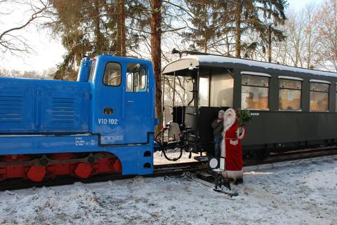 Am 4./5. Dezember 2010 stieg der Nikolaus in den von V10 102 geführten Zug der Pollo-Museumsbahn.