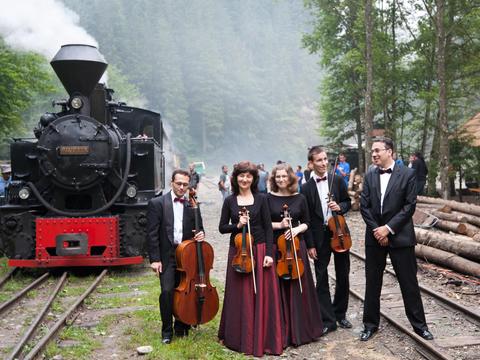 Am 16. Juli 2010 gab es erstmals ein klassisches Konzert in den rumänischen Waldkarpaten für Gäste des Sonderzuges der Wassertalbahn.