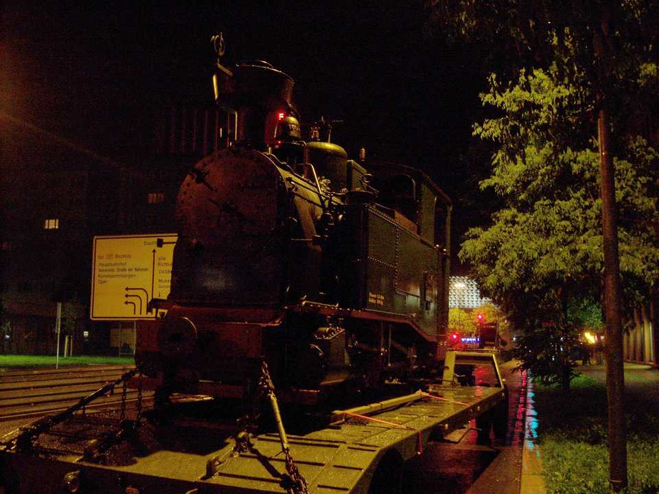 In der Nacht vor dem Transport steht die I K Nr. 54 in Chemnitz schon bereitgestellt.