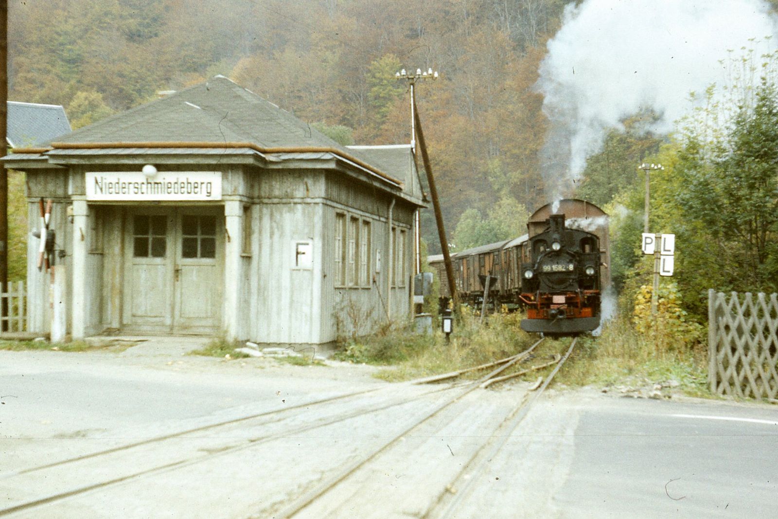 Bis zum 21. November 1986 fand auf dem Streckenabschnitt zwischen Wolkenstein und Niederschmiedeberg noch regelmäßiger Güterverkehr zur Versorgung mit Materialien und zum Abtransport produzierter Kühlschränke vom dkk-Werk in Niederschmiedeberg statt.