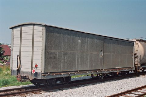 Beim damals auf der Feistritztalbahn eingesetzten GGm 454 der Steiermärkischen Landesbahnen handelt es sich ebenfalls um ein ehemaliges Fahrzeug der Kleinbahn Steinhelle – Medebach, hier fotografiert am 30. Juni 1994 in Weiz.