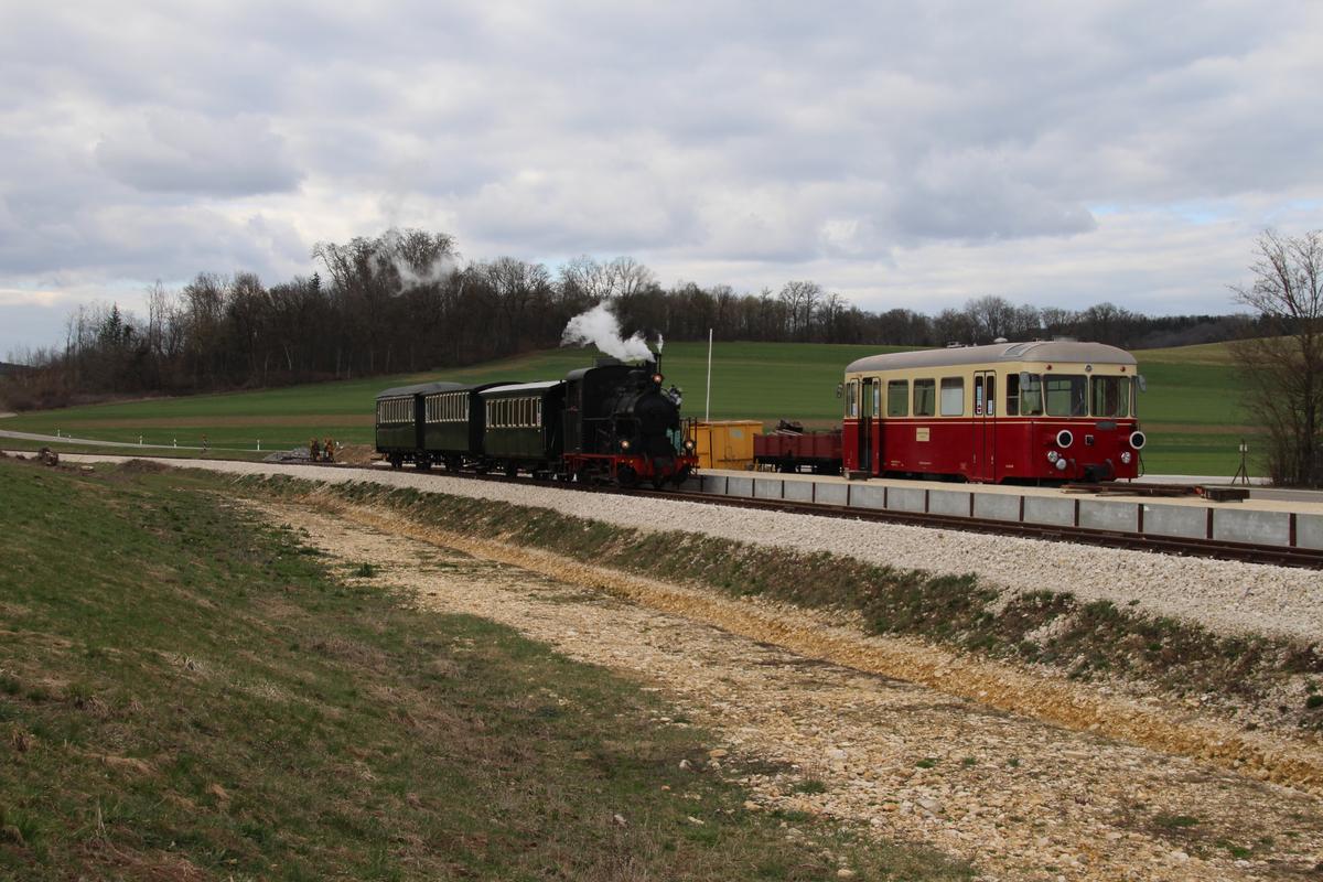 Am Karsamstag, 3. April 2021, erreichte der erste Dampfzug seit 57 Jahren den Bahnhof Katzenstein.