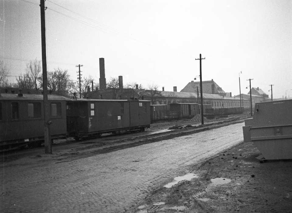 Im Dezember 1972 sah Bernd Egeler noch viele Güter- und Reisezugwagen in Lommatzsch