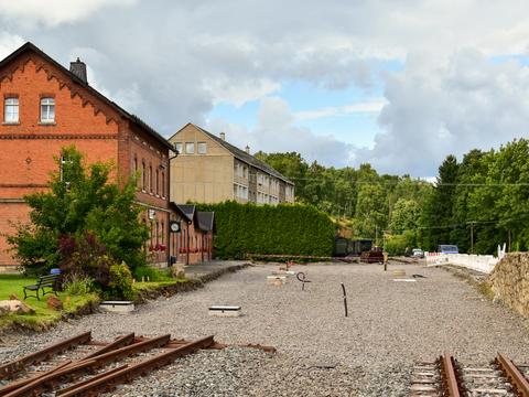 Am 6. August 2021 wurde in Jöhstadt das Planum für den Gleisbau vor dem EG geschaffen.