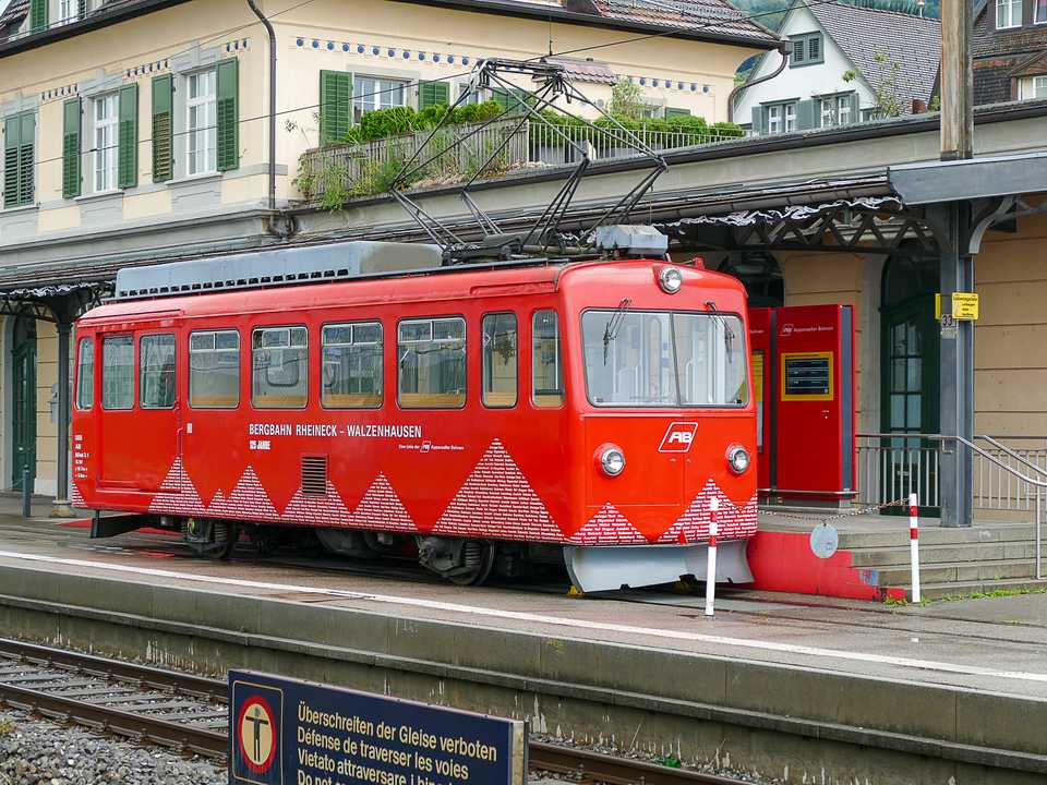 Im Bild ist er am 1. Juli 2021 am Bahnsteig des SBB-Bahnhofes Rheineck zu sehen.