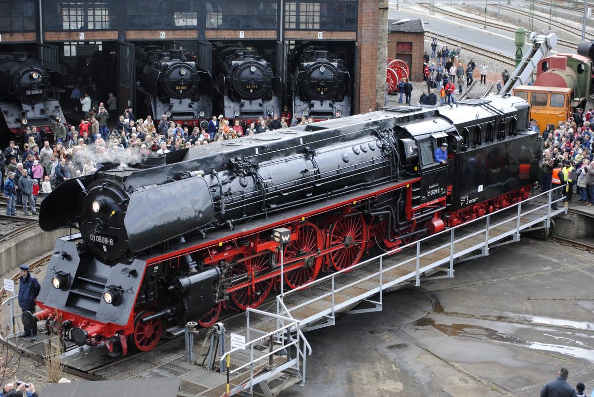 Vom 26. bis 28. März stattete die 01 0509-8 dem Dresdner Dampfloktreffen einen Besuch ab. Die Königin der Lokomotiven wurde überall dicht von Eisenbahnfreunden umlagert.