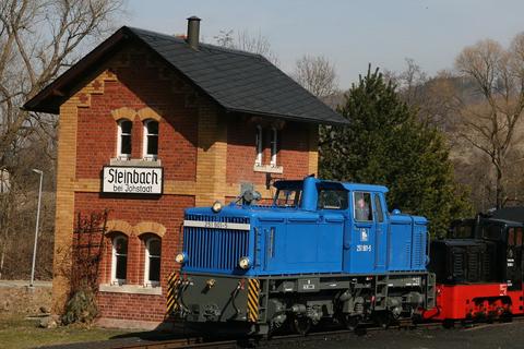 Rückkehr in Blau: Nach ihrer Lastprobefahrt am 26. März 2010 auf der Strecke zwischen Steinbach und Jöhstadt wird die Lok in der Woche nach Ostern wieder auf der Insel Rügen erwartet.