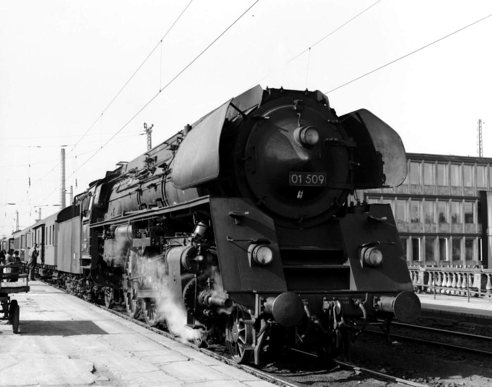 Lok 01 509, Magdeburg Hbf im Juli 1968.