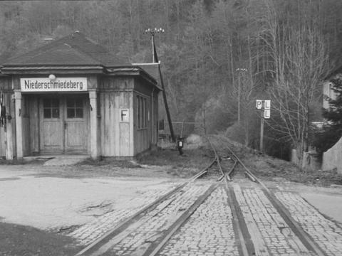 Nichts geht mehr am Bahnübergang in Niederschmiedeberg