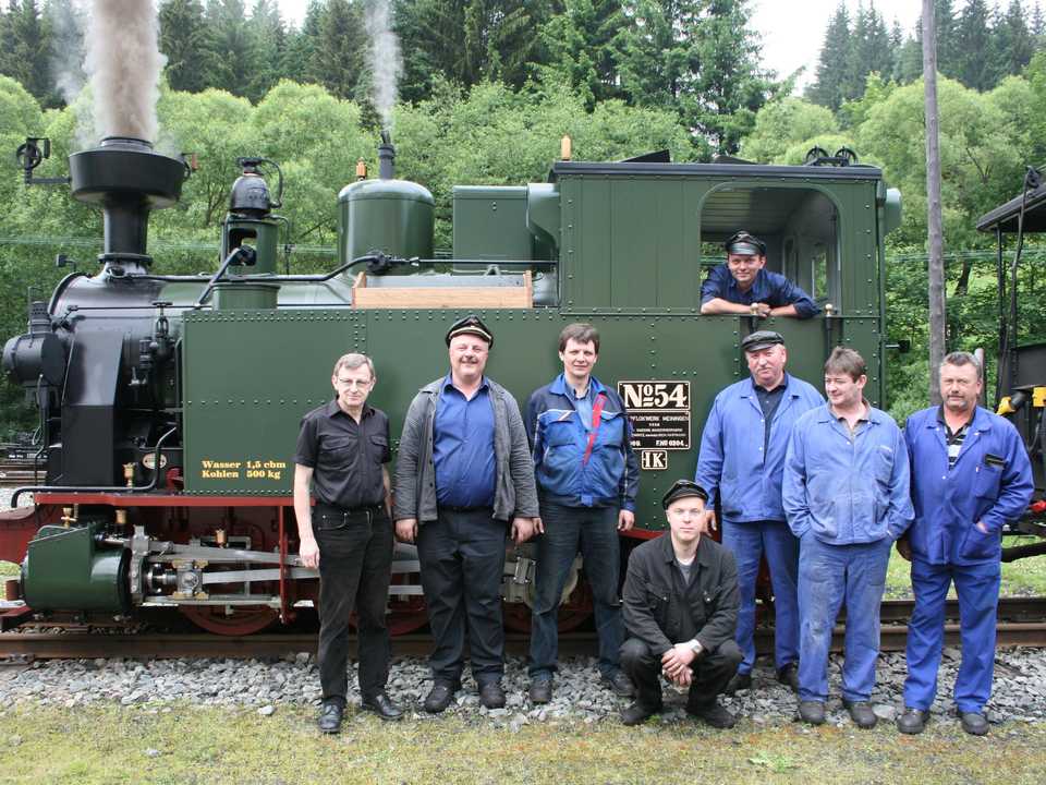 Das Team aus Preßnitztalbahn und Dampflokwerk Meiningen hat die Inbetriebsetzung der Lok abgeschlossen.
