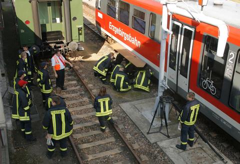 Am 26. September fand im Eisenbahnmuseum eine Notfallübung von Feuerwehren statt. Als Übungsobjekt diente ein VT der DB-Erzgebirgsbahn.