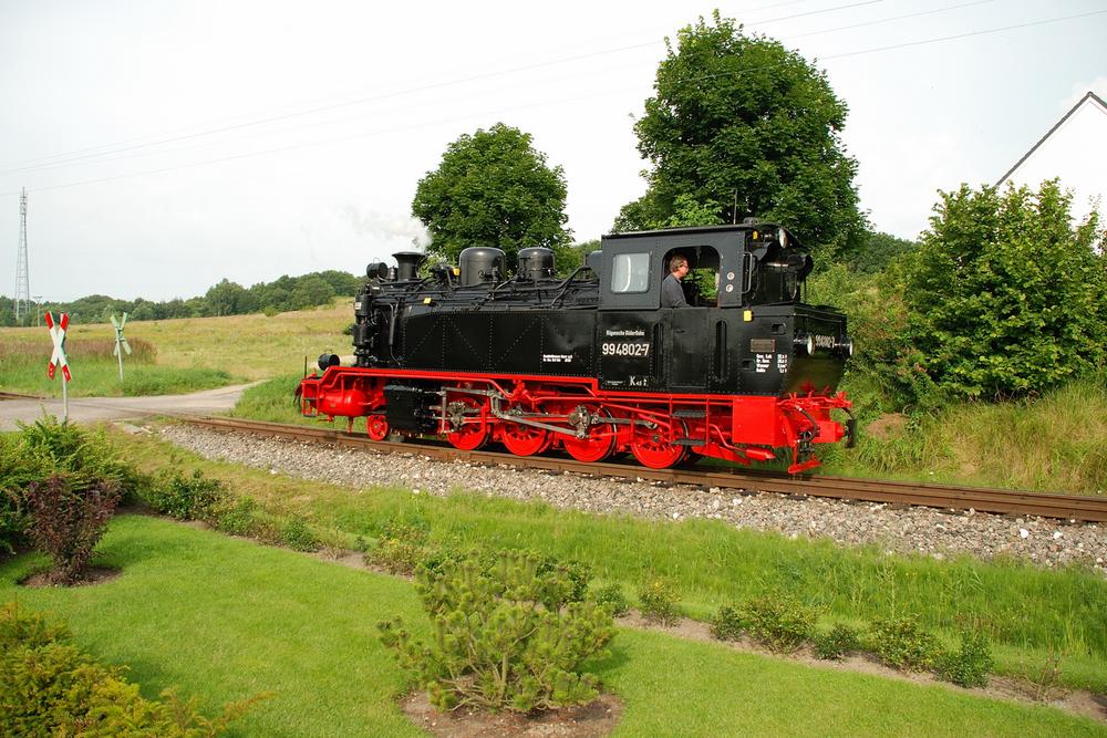 Am 29. Juli 2009 absolvierte Lok 99 4802-7 nach Rückkehr aus Meiningen ihre Probefahrt und ging gleich einen Tag später ins Rennen, zunächst als Schlepplok der Züge von der Lauterbacher Mole nach Putbus. 99 4802-7 auf Streckenprobefahrt.