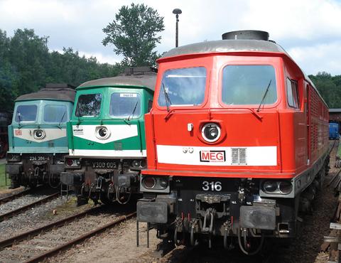 Drei Unikate im Eisenbahnmuseum Schwarzenberg: Die 232 304 in der mintgrünen Lackierungsversion der DB Regio ist ein farbliches Einzelstück geblieben. V 300 005 fährt noch für die Wismut AG und die 316 ist bei der Mitteldeutschen Eisenbahn-Gesellschaft, einer DB-Tochter, aktiv.