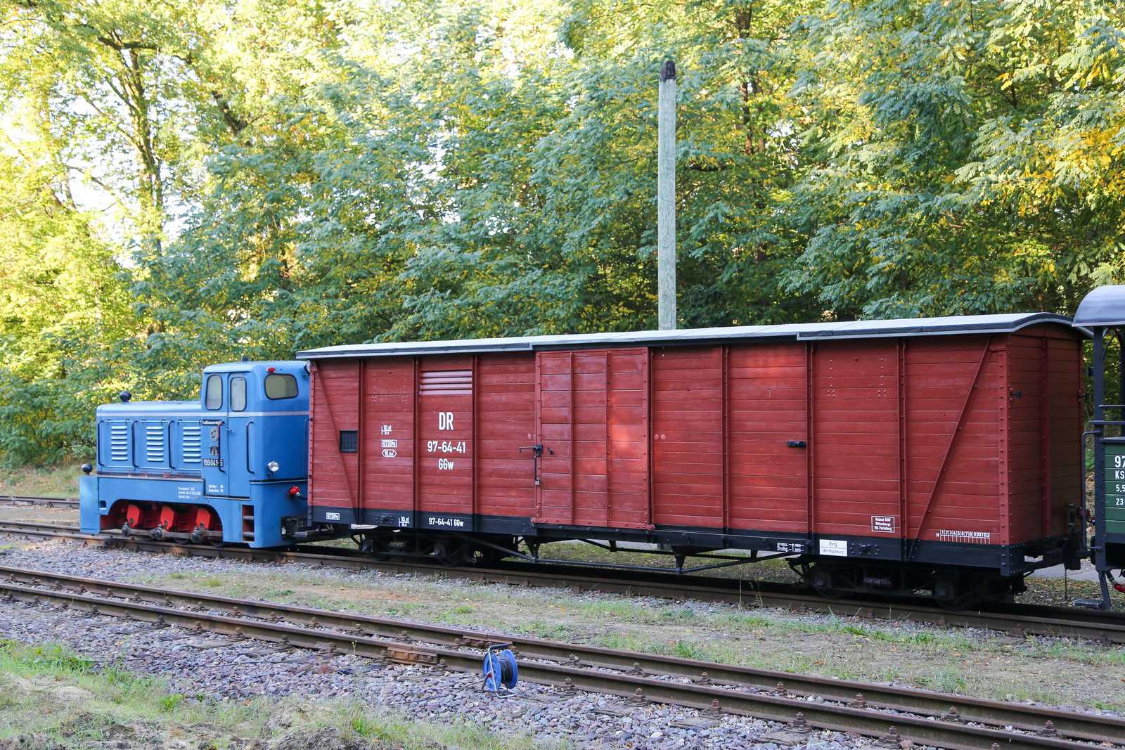Am 9./10. Oktober zeigt sich der im Oktober 2006 aus Oschatz übernommene gedeckte Güterwagen 97-11-18 in Magdeburgerforth neu beschriftet als 97-64-41 II. Aber auch baulich ist der GGw dem Erscheinungsbild der in den 1950er Jahren im Netz Burg genutzten sächsischen GGw angepasst.