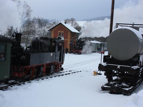 Zugkreuzung von Sonderzug und Planzug am 14. Februar in Steinbach.