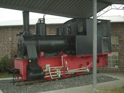 Lokomotive 2 am ehemaligen Lokschuppen in Binsfeld